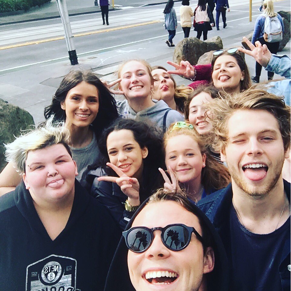5SOSUpdatesPL's tweet photo. #5SOSNaTT 
"Będziemy się widzieć jutro Melbourne. 4 koncerty tutaj w Australii @Luke5SOS @Ashton5SOS" https://t.co/3CT5LUl1we