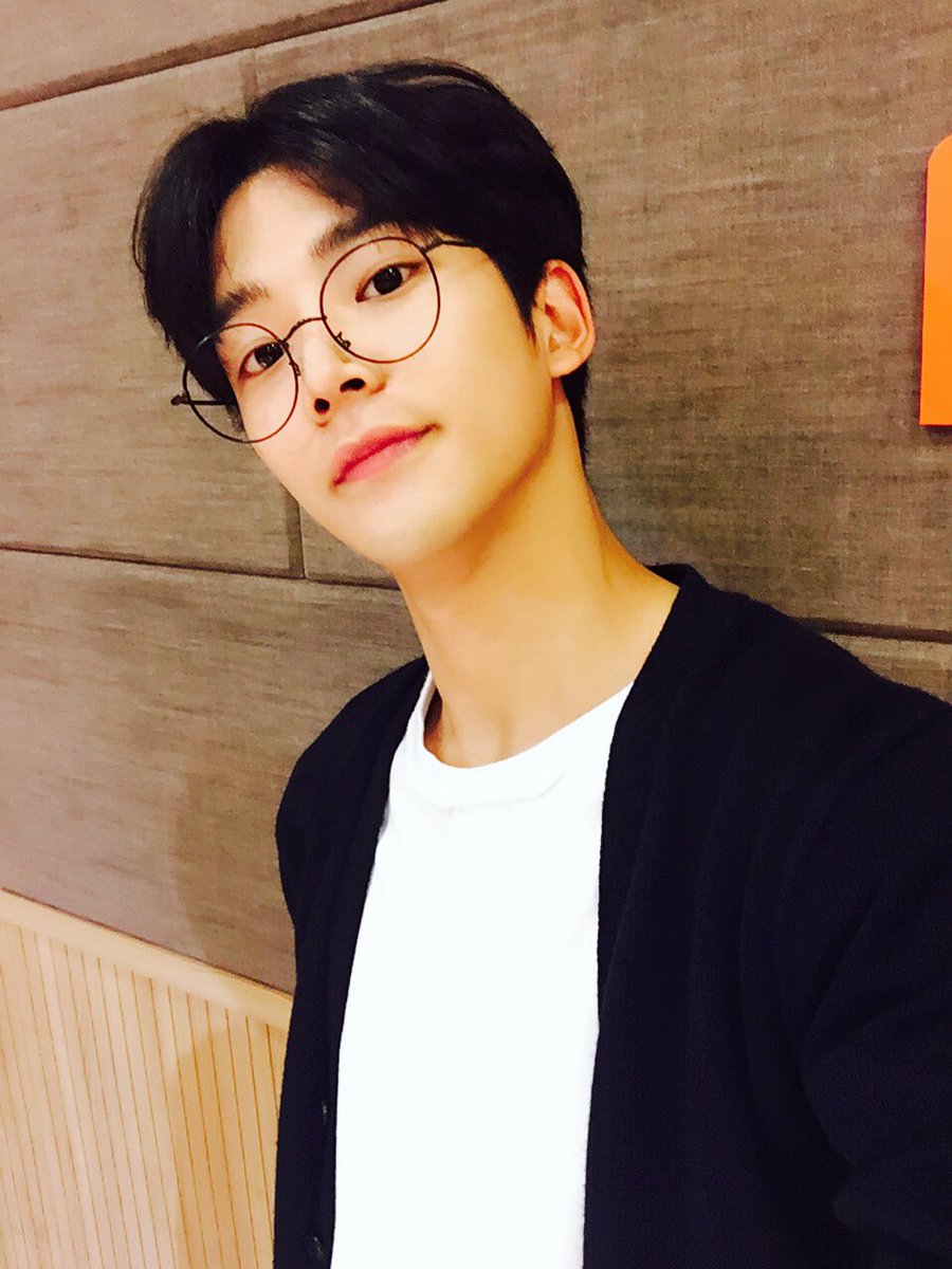 SF9official's tweet photo. SF9의 피지컬 로운입니다🐭처음 트위터에 글을 올려보네요 저희 SF9 열심히하는 모습으로 여러분들의 사랑에 꼭 보답하겠습니다 고마워요!!그리고..7일 남은거아시죠?! 원투쓰리포파이브식스세븐!D-7
#SF9 #에스에프나인 #로운 #팡파레 #Fanfare https://t.co/NFV3rDqeKI