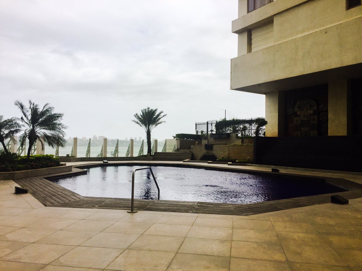 UdikshaM's tweet photo. As splendid as the ocean our Oberoi Advantage Offer unique and very blue @OberoiGroup #OberoiDirect https://t.co/dSPlFZcx2G