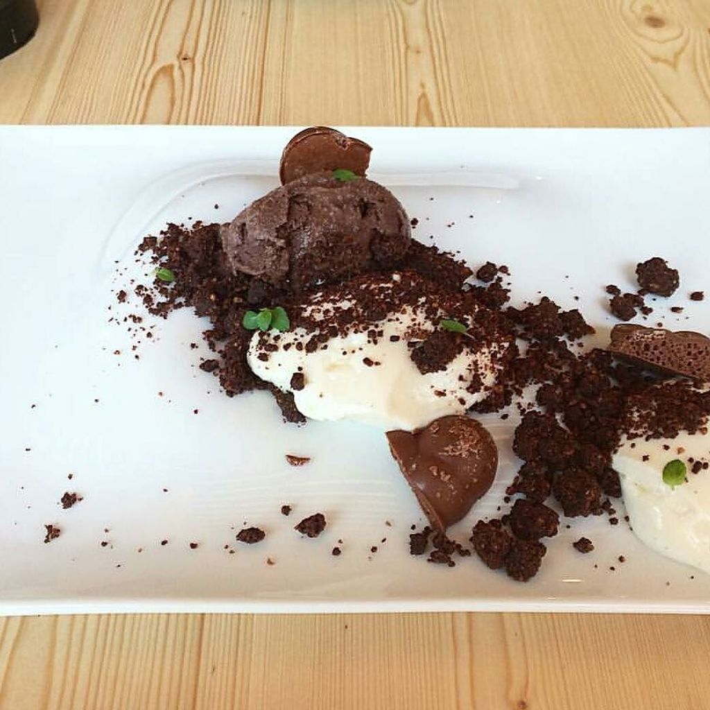 Obsessedwchoc's tweet photo. Photo: @eatdrinkliveenjoy 🍰👍🍰 #chocolate #icecream #foodie #food #eat #hungry #obsessedwithchocolate https://t.co/1WaFioIuTZ