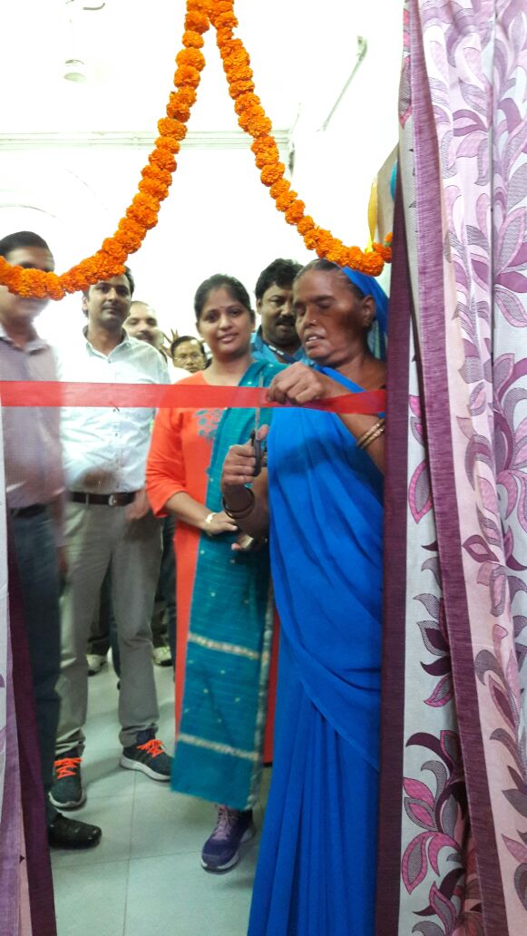 SrdcmA's tweet photo. @GMNCR1 @DRM_Agra @CPRONCR @RailMinIndia 
Baby feeding room  facility provided at general waiting room of agra fort https://t.co/Bdpks26Du3