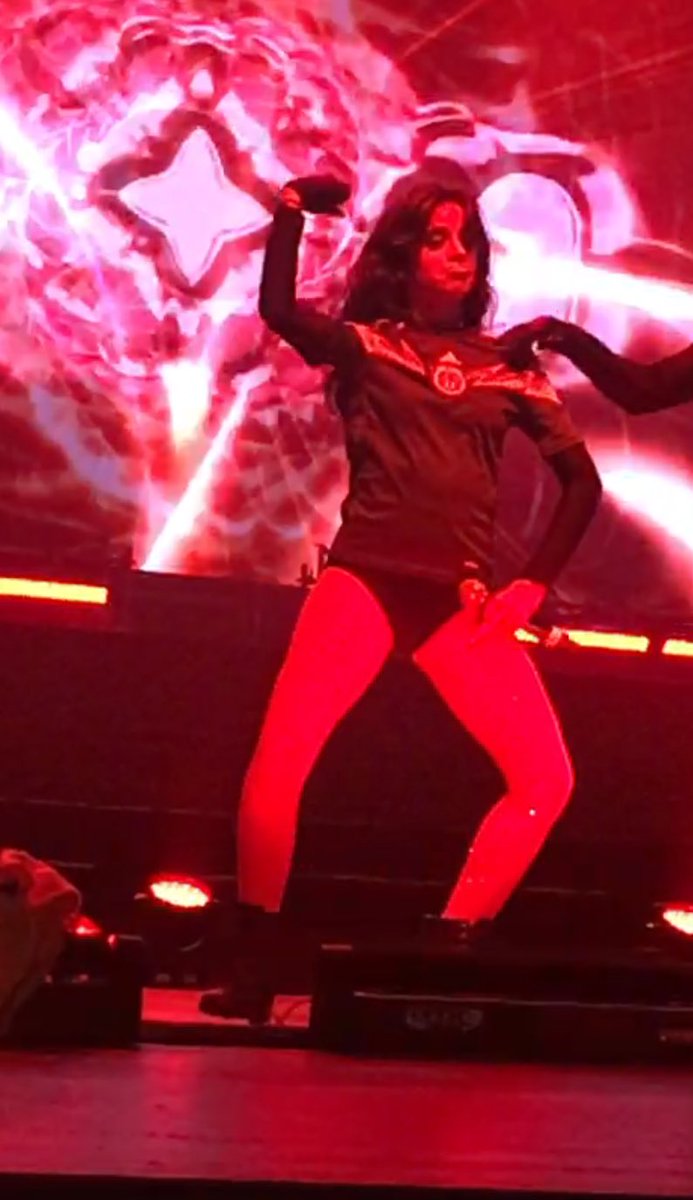 CCabelloMEX's tweet photo. Camila con la camisa de la @miseleccionmx ayer en el concierto de la CDMX #727Mexico https://t.co/2CYqevKEOY