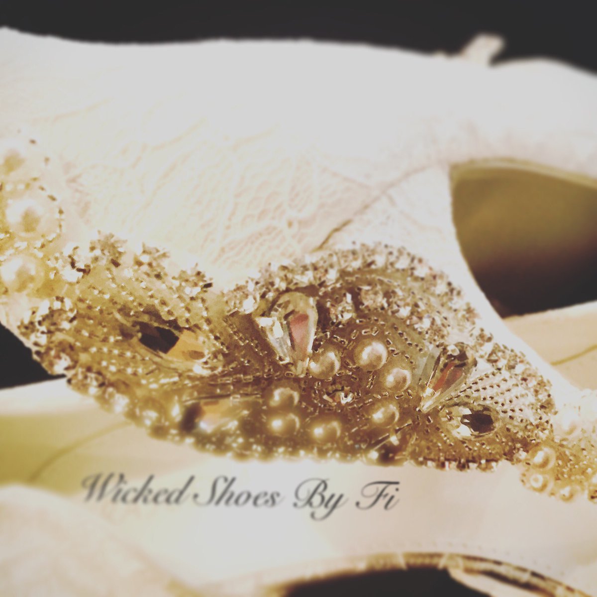 WickedShoesByFi's tweet photo. New shoes by #WickedShoesByFi #weddingswednesday #customdesign #irishdesign #bridalshoes #DublinHour check out https://t.co/y2IrI2aebP https://t.co/n21ugFVPO0
