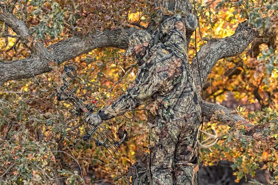 MossyOak's tweet image. RT if you're ready to be at full draw. #itsanobsession