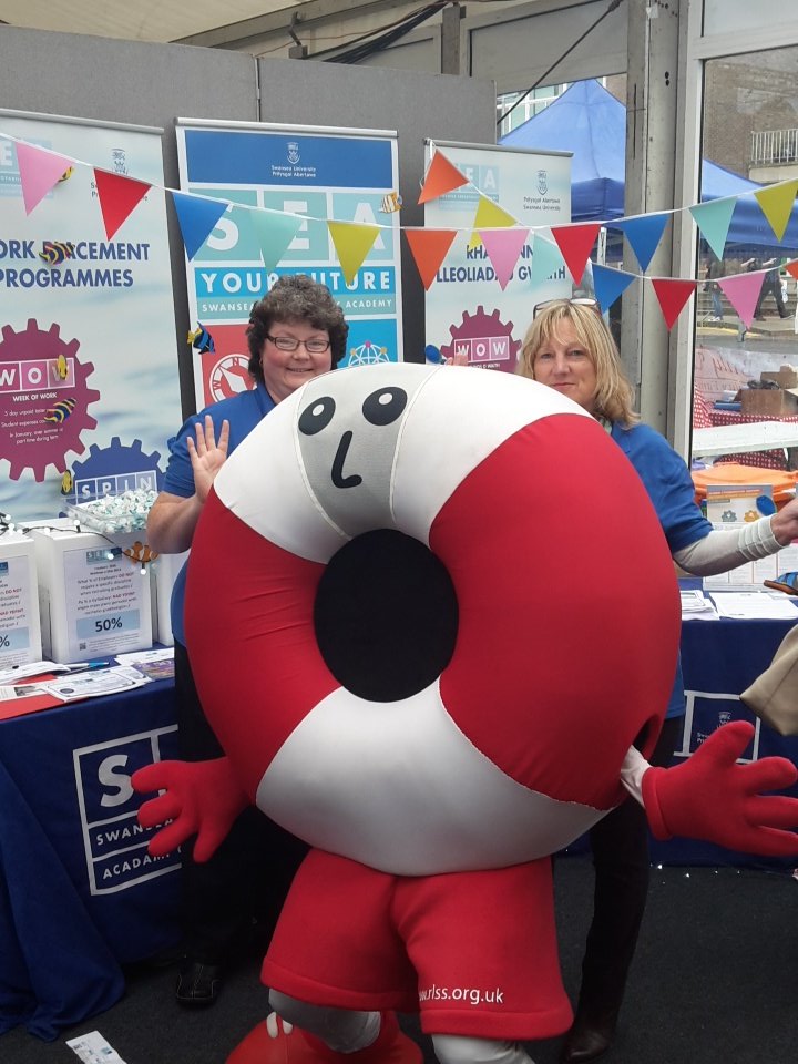 SULifesaving's tweet photo. @SwanseaUniSEA @SwanUniEZ support drowning prevention at swansea @SULifesaving #DontDrinkandDrown @RLSSUK @SwanseaUni https://t.co/b5aIaurZOt