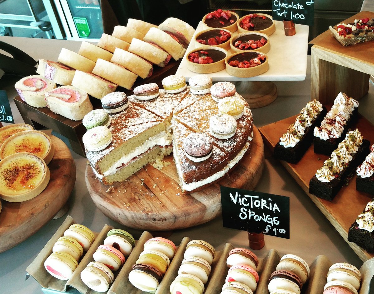 HendonTim's tweet image. Supercake Wednesday!!! #GBBO #cakes #getinmybelly