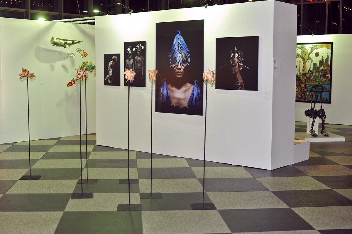 Make it a <a href="/DowntownPitt/">Downtown Pittsburgh</a> wknd! Check out Pgh's transformation w <a href="/doorsopenpgh/">DOORS OPEN Pittsburgh</a> then stop by <a href="/DrapArt/">Drap-Art</a> in PPG, Market Sq &amp; 623 Smithfield St!