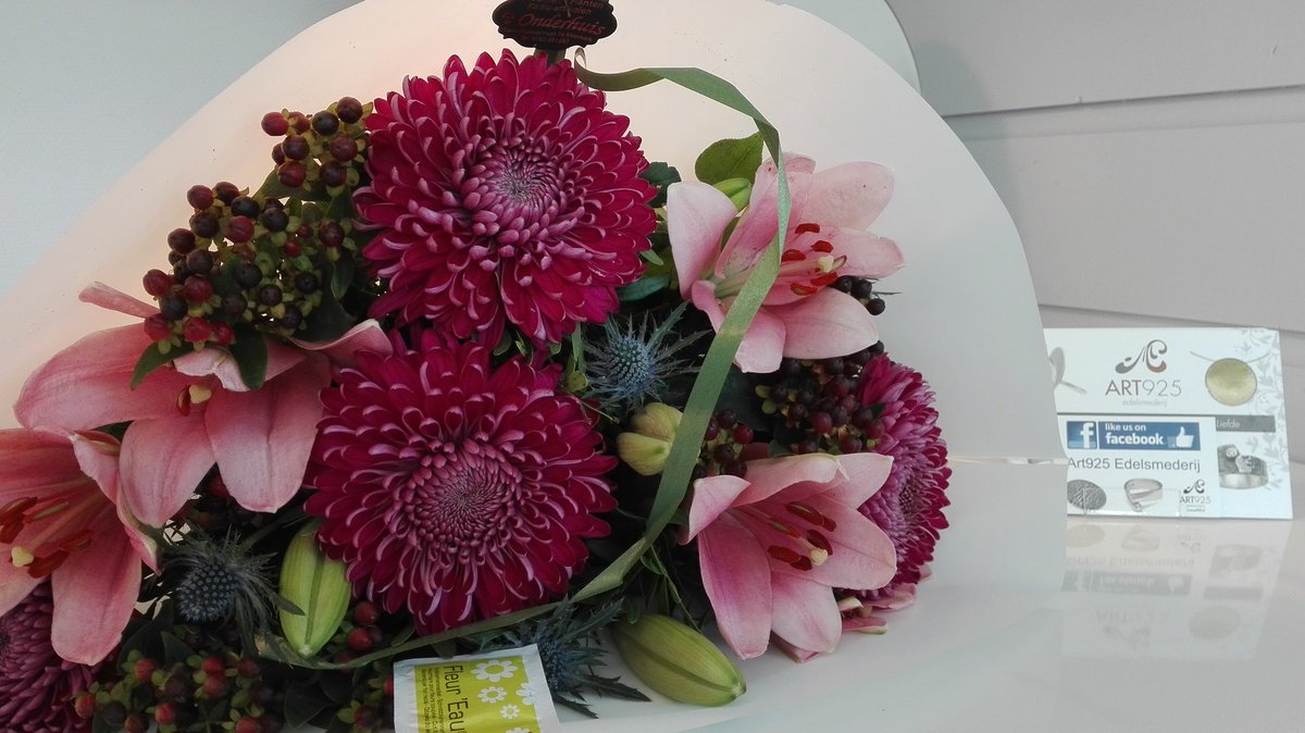 artisan925's tweet photo. Gorgeous flowers, thnx @anneh87 !! https://t.co/6vDCEatalg