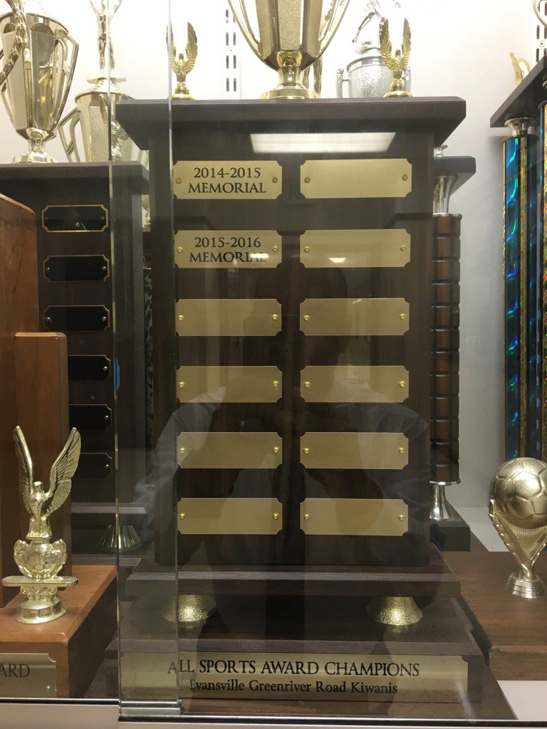 MemAthletics's tweet photo. Thank U to the Green River Kiwanis Club for today's recognition. 2015-16 All-Sports Award Champions! #20yearrun https://t.co/fkxF9DmGZl