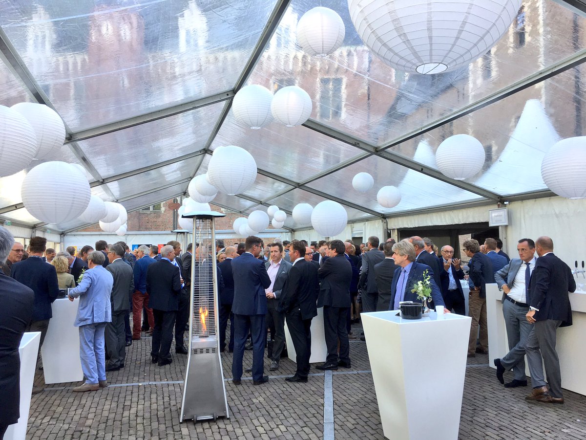 Het oesterseizoen is begonnen en dus is het tijd voor de Nationale Zeeuwse <a href="/Oesterpartij/">Oesterpartij</a>. #Oesterpartij #Middelburg #Zeeland