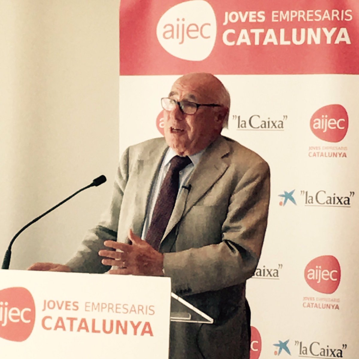 AIJEC's tweet photo. Per Joan Molins de #CimentsMolins un bon empresari ha d'estar a sobre del negoci si vol ser que aquest funcioni #DinarEmprenedors https://t.co/fxxFrJhaRX