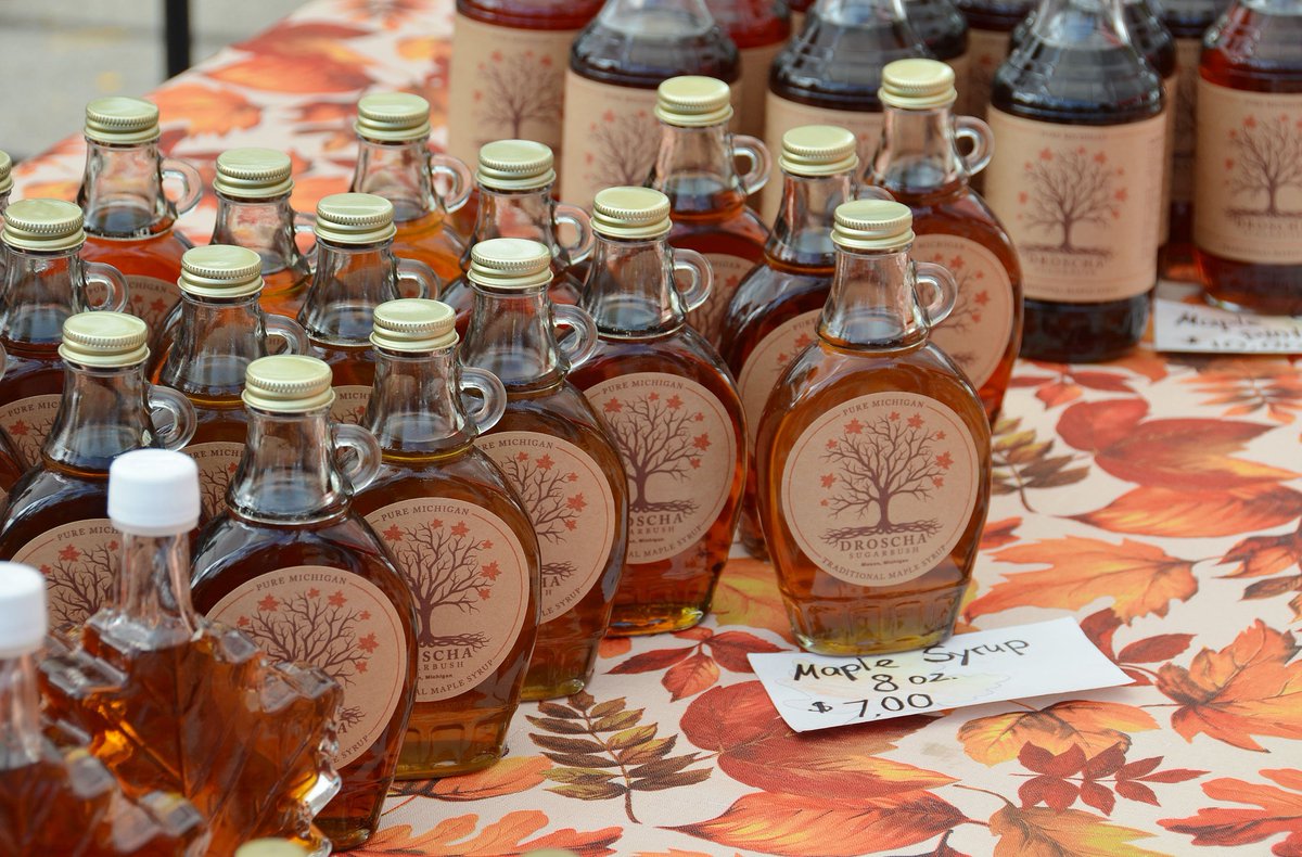 CityofEL's tweet photo. Check out the shopping checklist for this Sunday's @ELFarmersMarket: https://t.co/M1fKvvYfOb. #EastLansing #FallGoodies #SeeYouAtTheMarket https://t.co/TrOHrf04IM