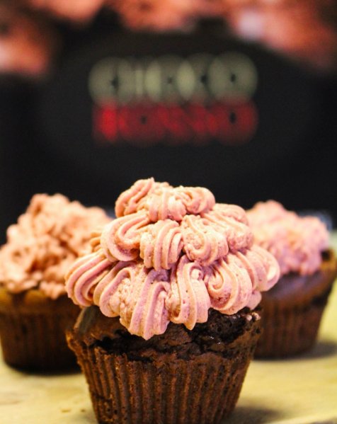 Creatief met ChocoRosso 🍫🍷Chocoladecupcakes met ChocoRosso topping! Het recept volgt, dus houd onze pagina in de gaten! #bakingTime