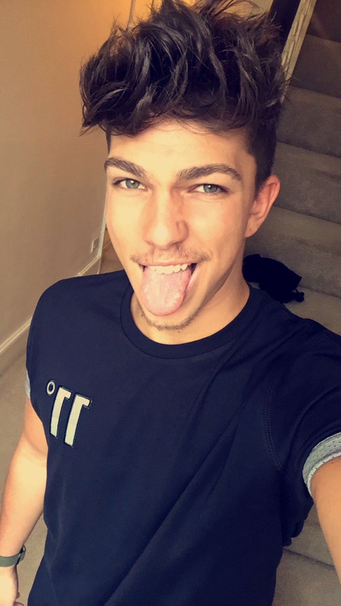 BurrowsUpdates's tweet photo. @MattTerry93 if this tweet gets more than 100+ RTs will you please follow me? Been trying for a follow since the start, massive fan! 😘❤️ https://t.co/uLDK7othzD