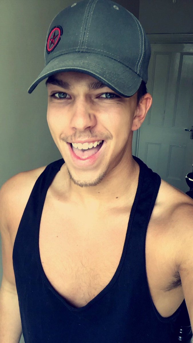 BurrowsUpdates's tweet photo. @MattTerry93 if this tweet gets more than 100+ RTs will you please follow me? Been trying for a follow since the start, massive fan! 😘❤️ https://t.co/uLDK7othzD