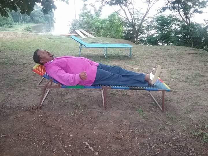 Jean Ping depuis qu'il a compris sa défaite... KO le Jean Ping, c'est terminé pour lui ! 😂 #Gabon #InvestitureGabon #Gabon2016 #ToutSaufPing