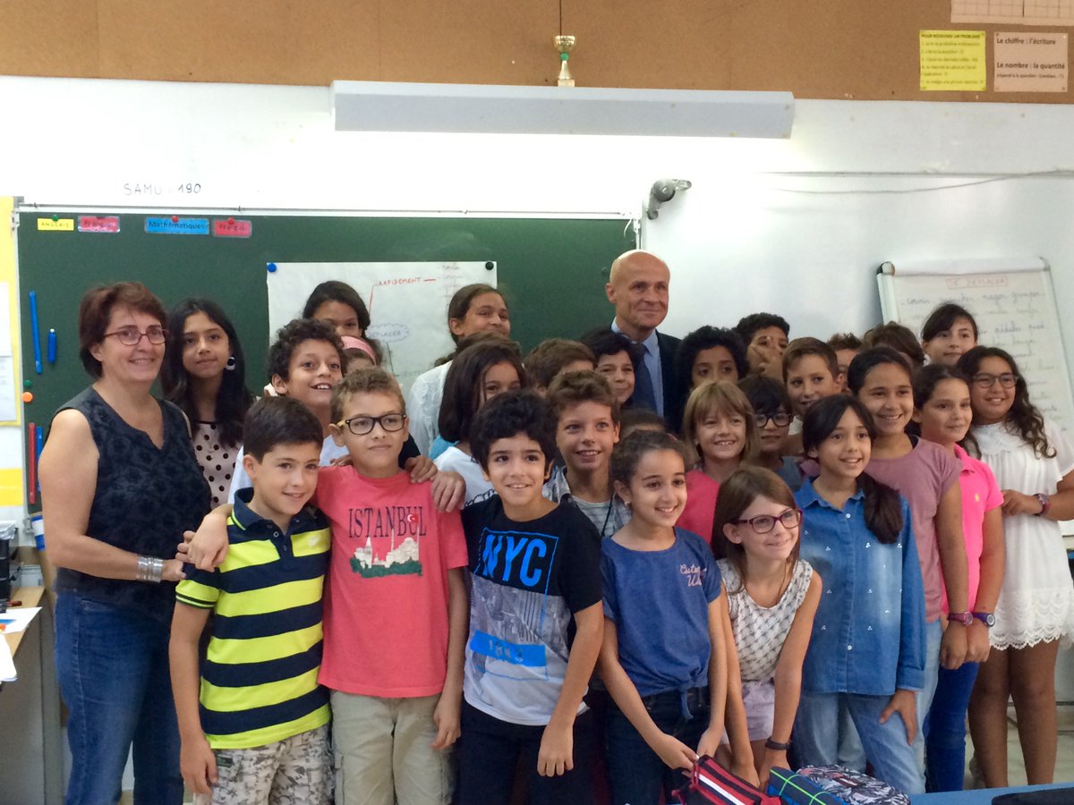 <a href="/O_Poivre_dArvor/">Olivier Poivre d'Arvor</a> rencontre des élèves et des équipes du lycée Gustave-Flaubert et de l'école Paul Verlaine urlz.fr/491u