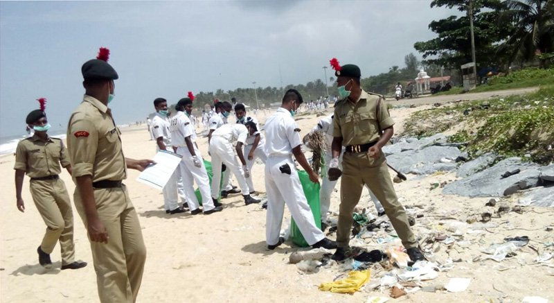 PIB_India's tweet photo. #NCC celebrated a special #SwachhtaDiwas, during the #SwachhtaWeek in collaboration with M/o of DWS; Image from Udupi, Karnataka https://t.co/M1cizxcuhg