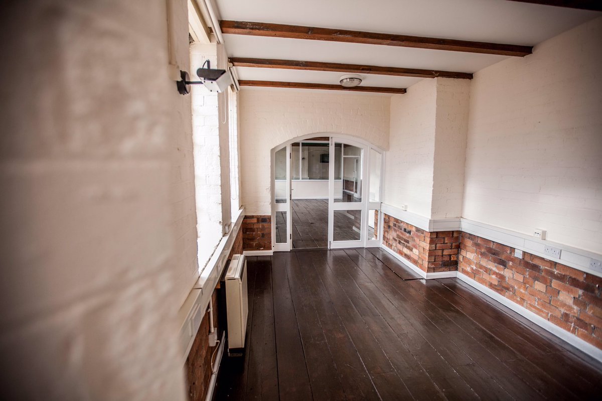ChubbBuildings's tweet photo. Chubb has a range of offices from 2 person #startup available with 10% rent reductions for new tenants. Offer ends Friday. #Wolverhampton. https://t.co/TZJriuyg9r