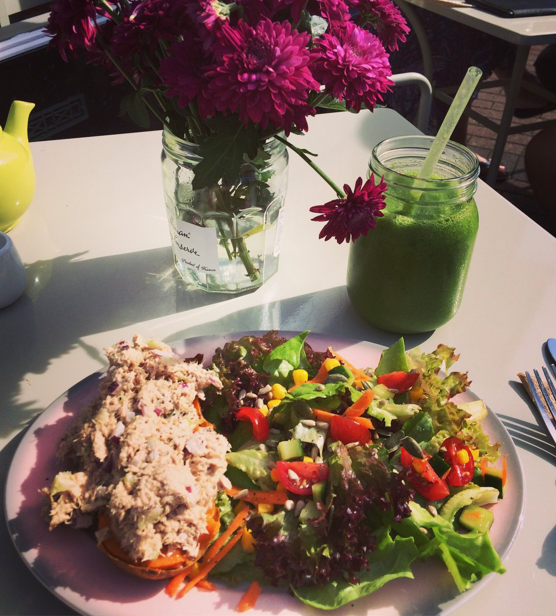 JM_DanceFit's tweet photo. Big THANKS @UkSomeday for my revitalising luncheon! 😋 Perfect company @bedfordsidmouth ☺️ #tunasalad #sweetpotato #revitalise #smoothy #yum https://t.co/wKOEKhgXu4