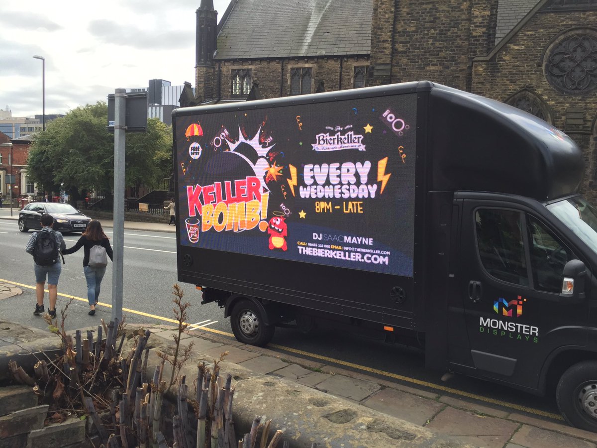 MonsterMedia__'s tweet photo. Leeds freshers week #leedsuni #Freshers2016 #Dooh #ooh #digitalmarketing #leeds #advertisingweek2016 #digiadvan https://t.co/j4ZwRLGHmm