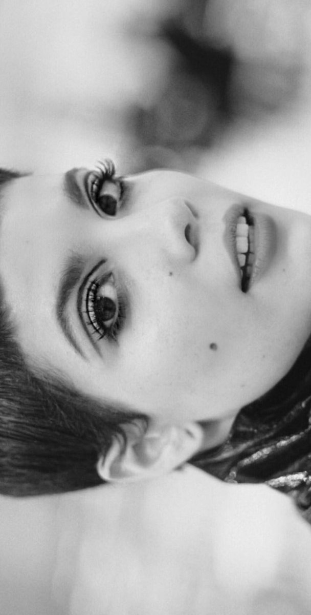 halsey's tweet photo. #tbt Paris fashion week. https://t.co/vtUyuXsSn6