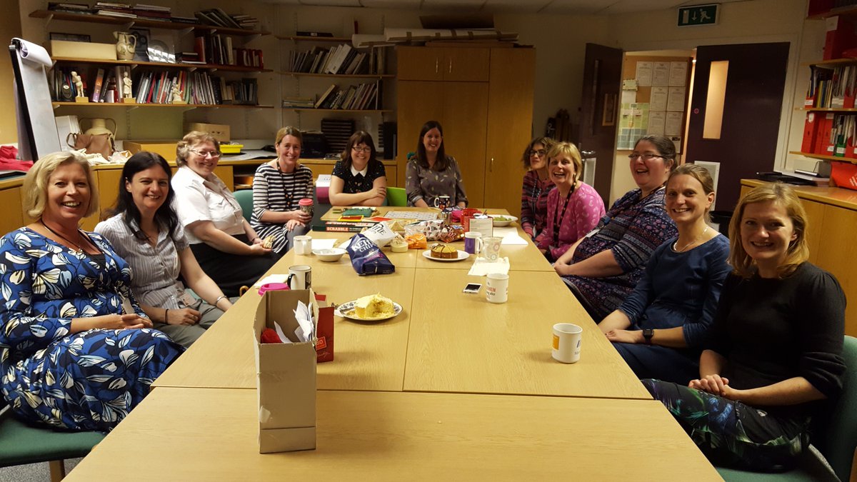 IaithAmgueddfa's tweet photo. Wedi cael modd i fyw gyda'r criw dedwydd yma wrth i ni ffarwelio â Julie, un o'n #dysgwyrdisglair #tantoc 😃 https://t.co/leMzKFQchw