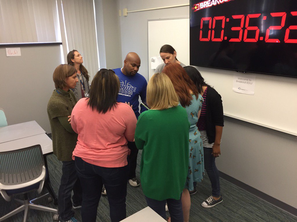 CarolDBF's tweet photo. Collaboration to break out before time runs out! #laduetla #ladueschoolslearn https://t.co/9OkofLVX4p