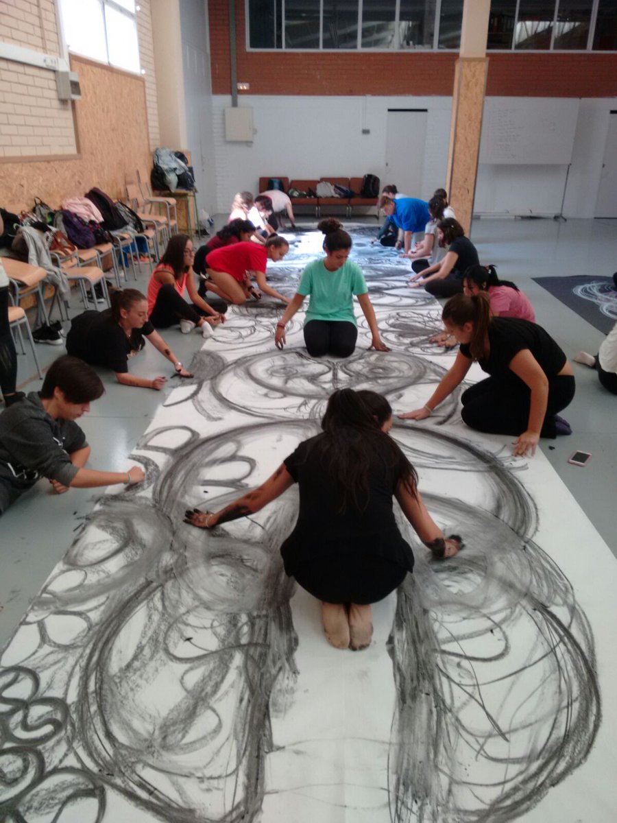 InstitutBastida's tweet photo. Inspirats per heather hansen comencem les classes d'expressió i comunicació #llibertat #creativitat #simetria #2EIA https://t.co/wSJOZsPC22