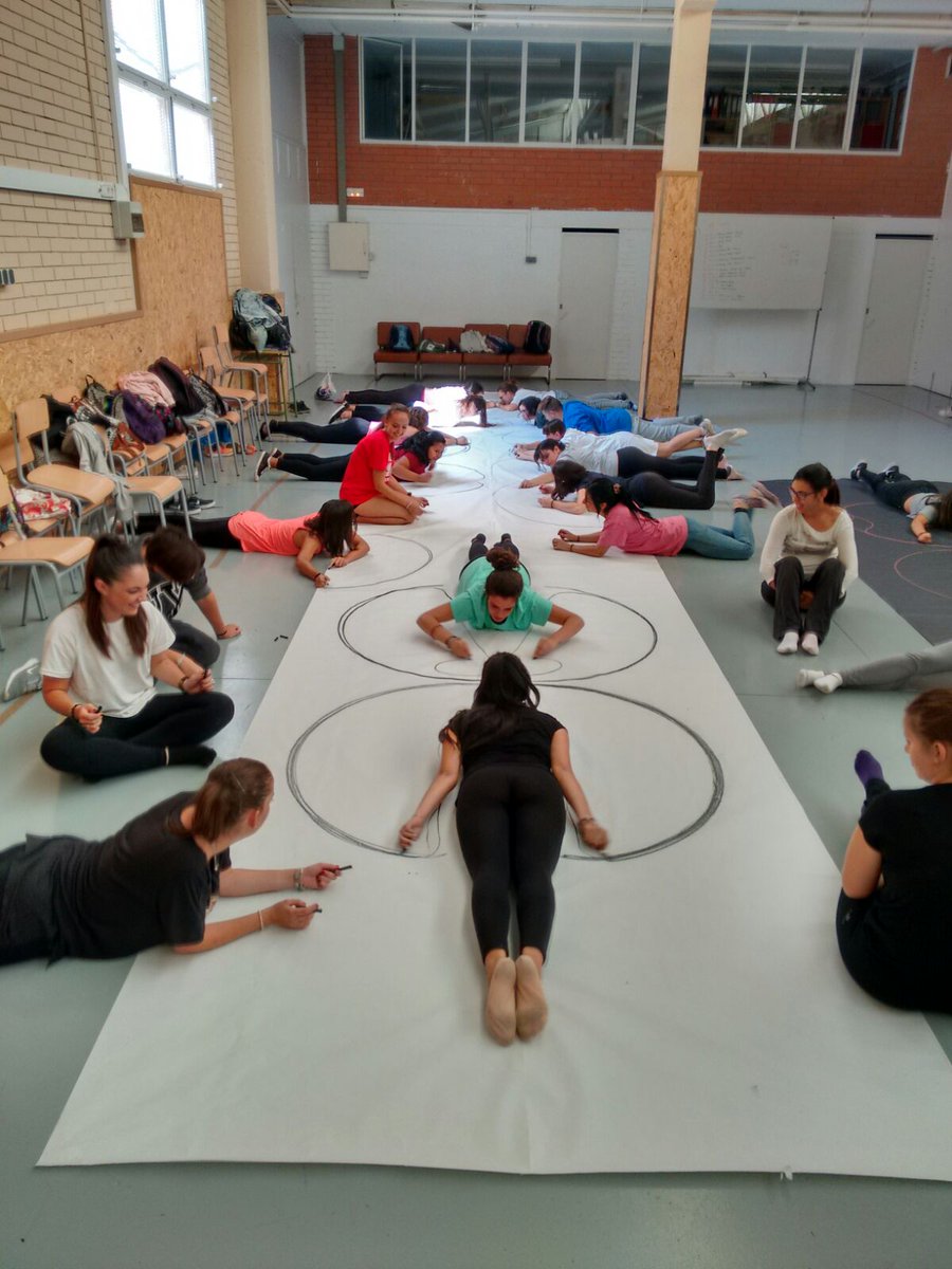 InstitutBastida's tweet photo. Inspirats per heather hansen comencem les classes d'expressió i comunicació #llibertat #creativitat #simetria #2EIA https://t.co/wSJOZsPC22