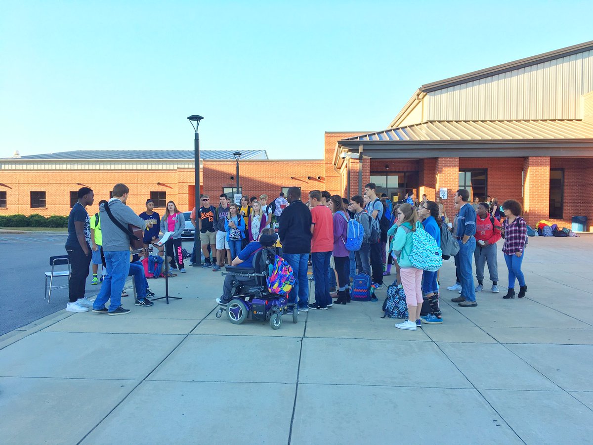 BuckhornFCA's tweet photo. We had an AMAZING #SYATP2016 !! We thank everyone for coming out and joining! We love our school and our Bucks! #OurNewNormal https://t.co/FGr8ZFkgrS