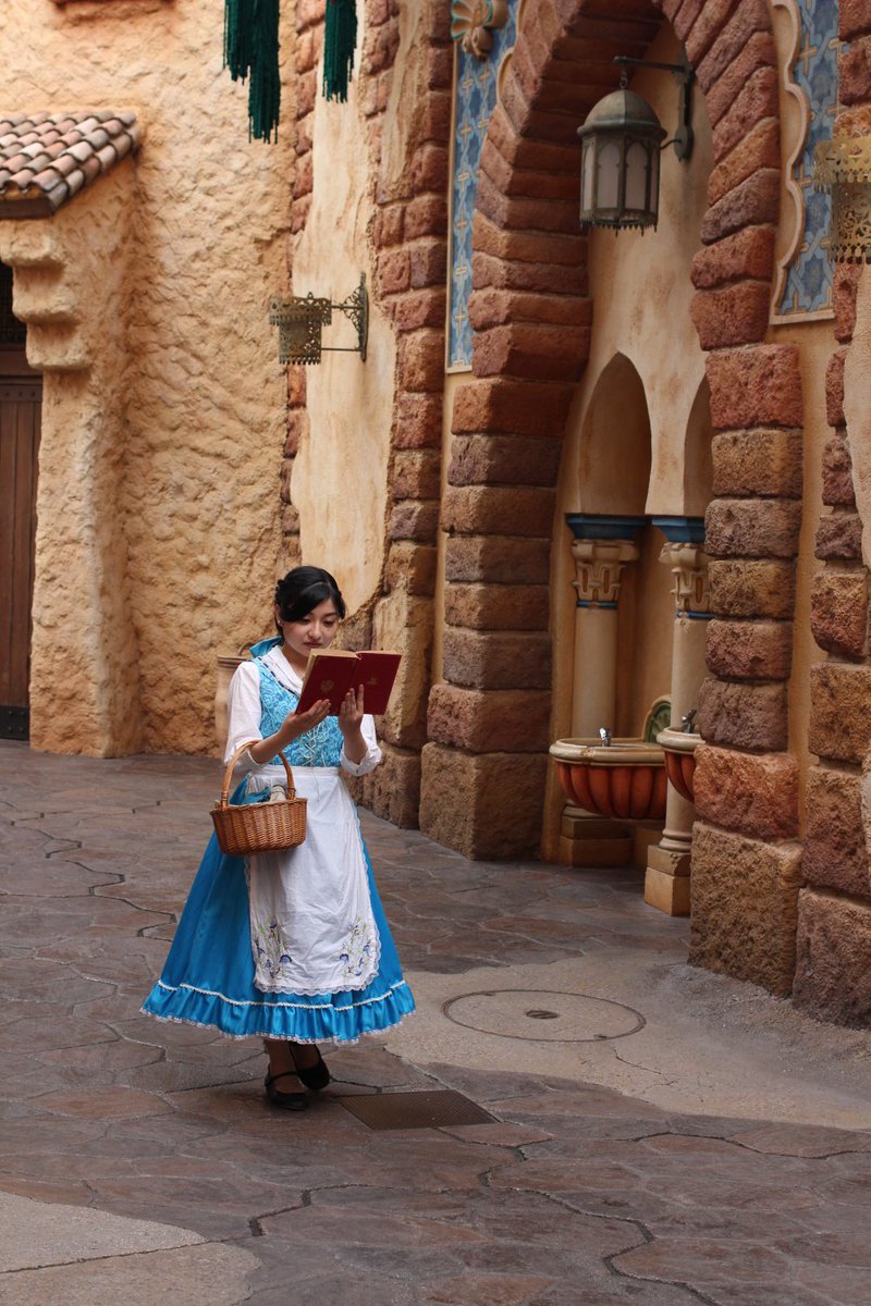 きとり 前半仮装まとめ ベル 一幕 これも四季デザインなのでなんとなく一幕って呼んでるのだけど 青ワンピ とか町娘とか私服とか普段着とか町ベルとか青ベルとか いろいろあって難しい 笑 またかって感じですね でもこの衣装は仮装のきっかけなので