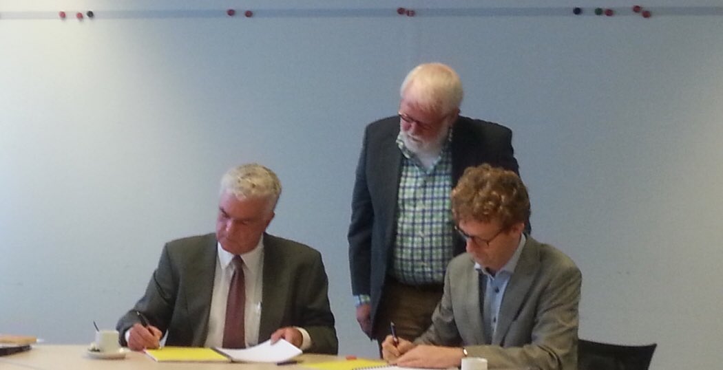 Mooi contract openbare verlichting getekend. Duurzaam, innovatief en SROI ruimteenlicht.nl/leusden-koplop…