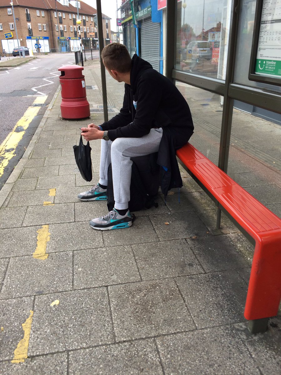 net_voyeur's tweet photo. #AirMax snap at my local bus stop #Tasty #FlyPap https://t.co/c1TpTVDX4b