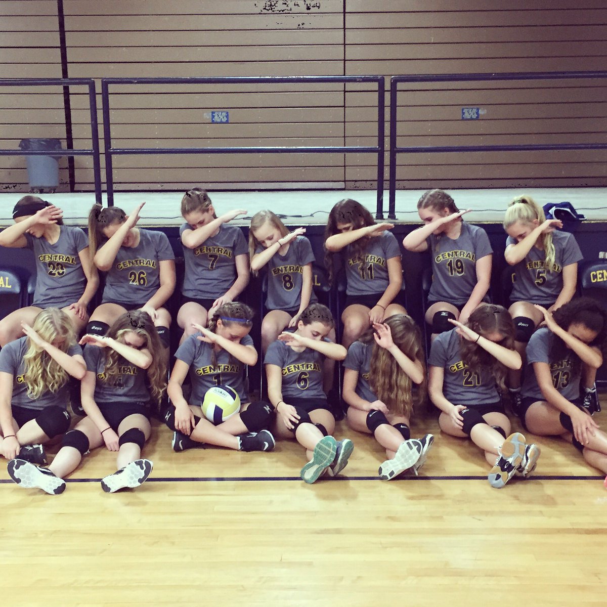 ShaughnessySra's tweet photo. Getting focused for our match vs. St. Clair tonight. πππ
#cmsvolley #cmslegacy #1phasd #bumpsetspike #rematch https://t.co/JSiUcHhEZS