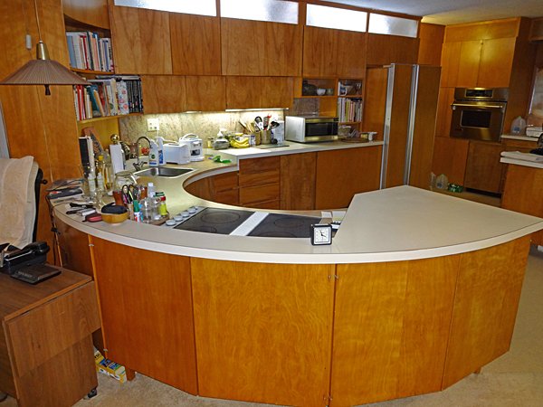 MosbyBldgArts's tweet photo. This custom kitchen made a 1949 Webster Groves home highly desirable. Loving Time Capsule Homes: https://t.co/ibJb33sNtw https://t.co/yen2UbJ61E