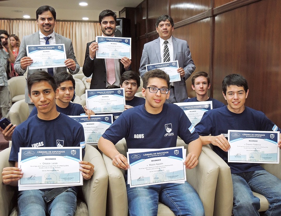 ULPSanLuis's tweet photo. “Los chicos muestran una actitud que es un muy buen ejemplo para toda la Provincia” →https://t.co/PMZfK7mVbp #RoboCup2016 #OrgulloULP https://t.co/zWinABD9Mi