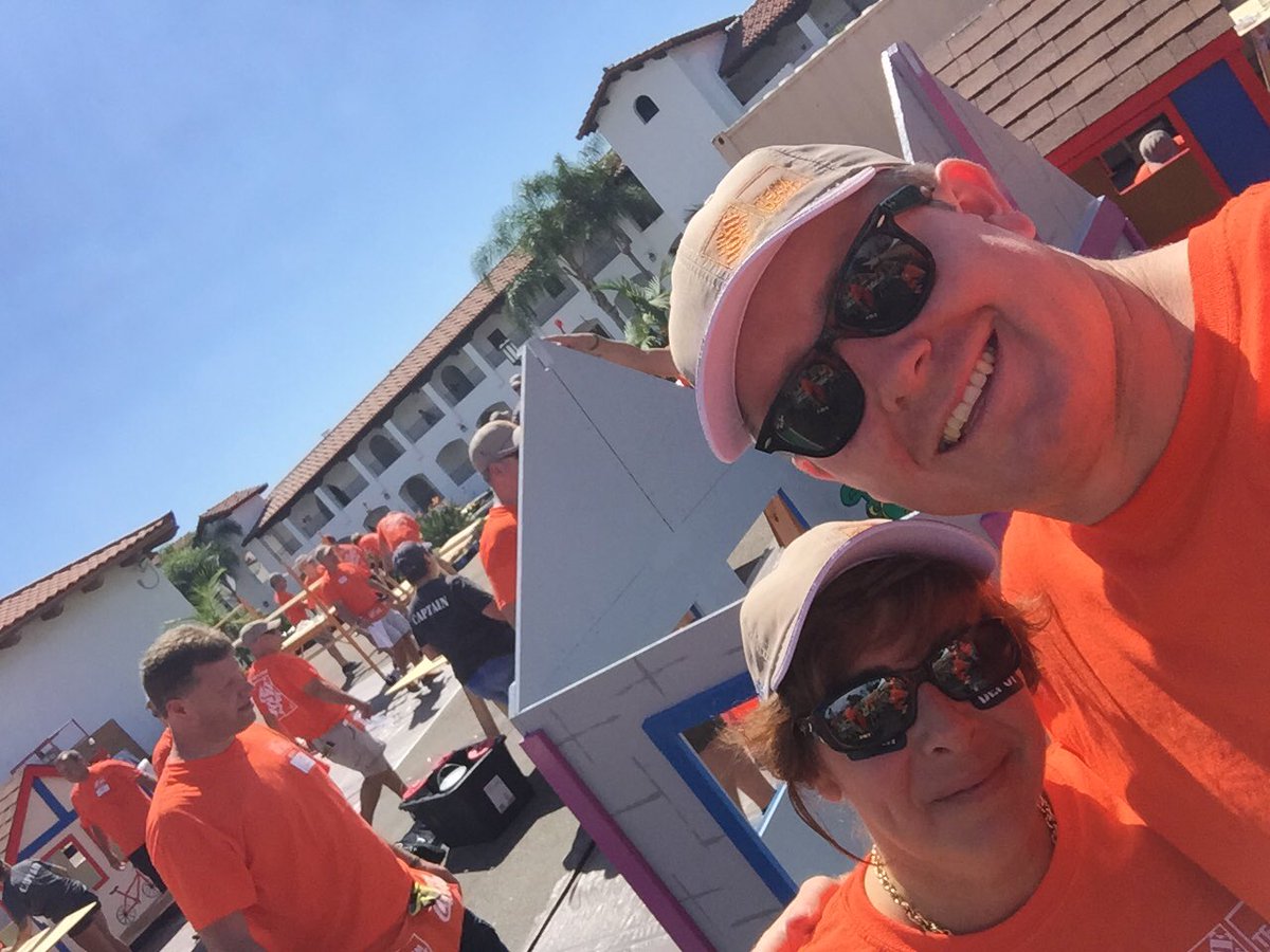 THD Foundation Event - All about giving back and supporting our communities in need  #serviceselfie <a href="/ChristineTHD/">Christine Sweeney</a>