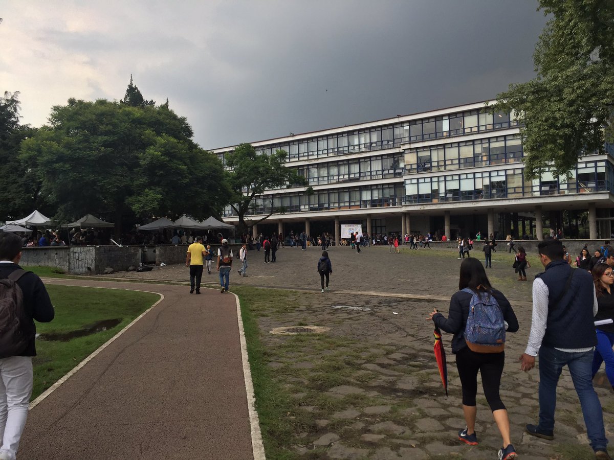 arturocritico's tweet photo. Llegando a mi querida Facultad de Derecho... https://t.co/Fdh2WtD0u5