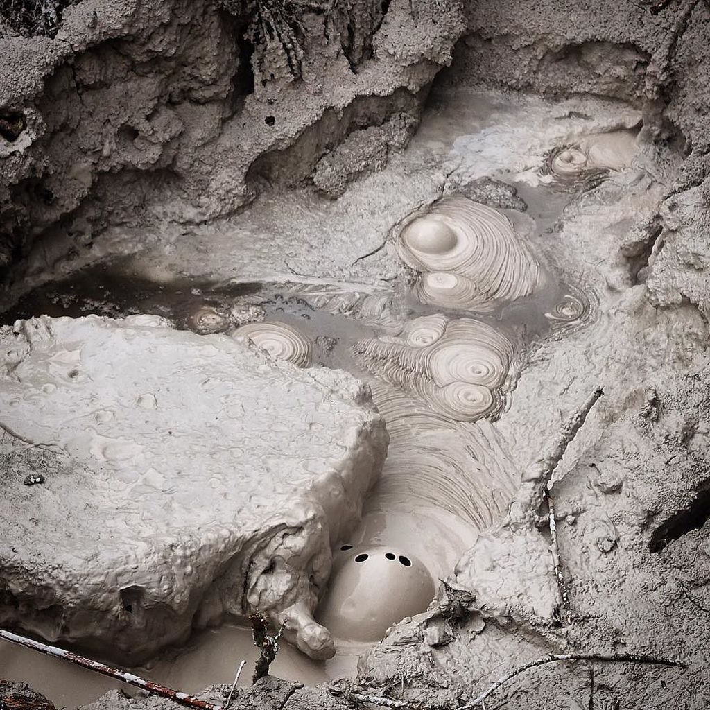TracingKaro's tweet image. Bubble bath? #mudpool #mudbath #waiotapu ift.tt/2dfDAYH