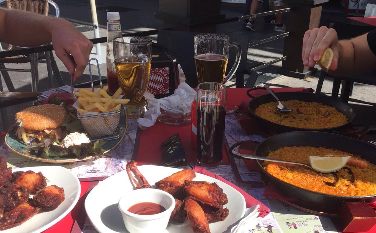 FCBWorldWide's tweet photo. Sun, food, beer, and a little later, FC Bayern. All in a day in Madrid. https://t.co/yiM8Y77G8o