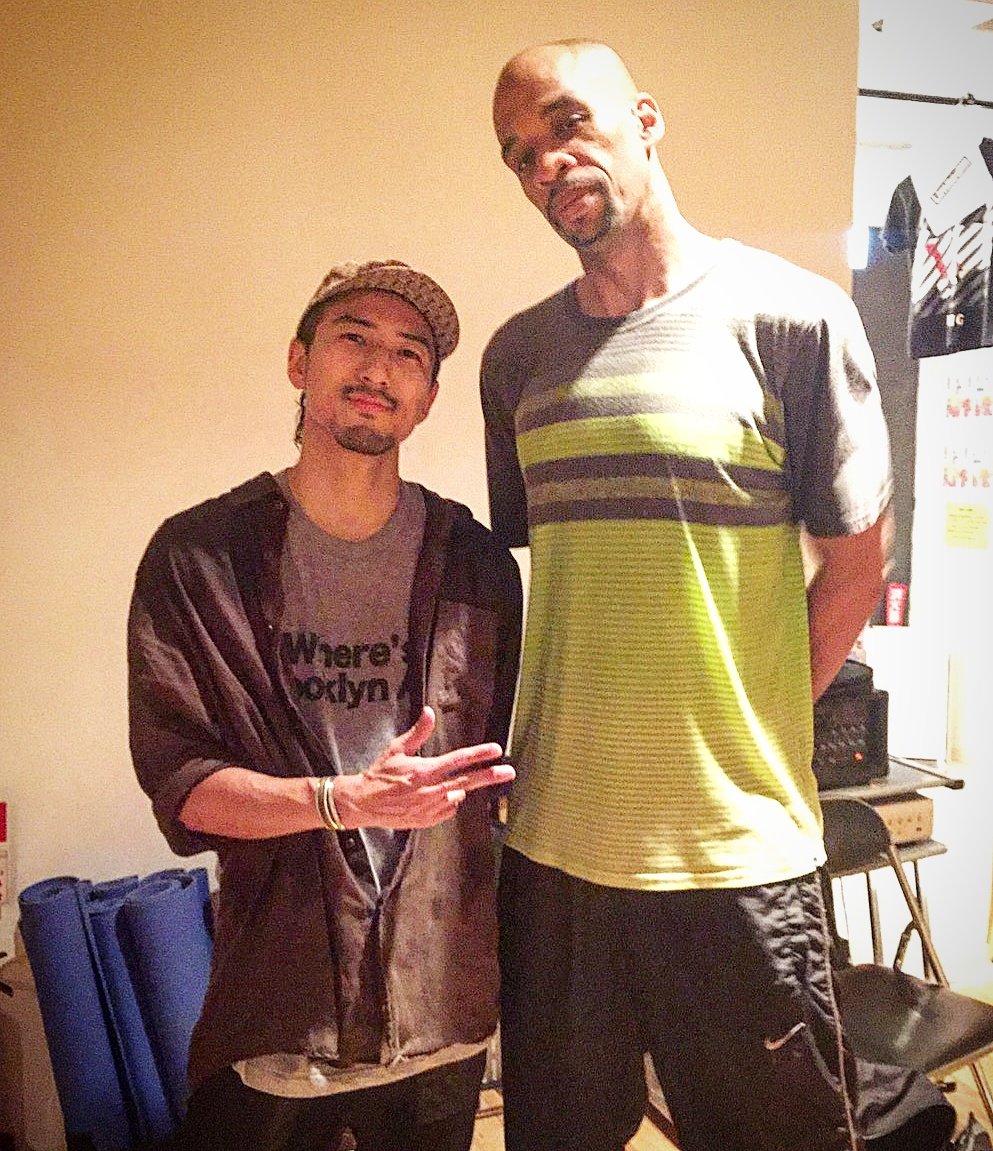 Kazz1410's tweet photo. 久々のimputにニヤニヤ止まらず💦
やはりlegendはlegendだ☆

彼らのレッスンを受けると、NYCのレッスンを思い出すなぁ…

thank you Caleaf!

#HOUSE
#Legend
#caleaf 
#dancefusion 
#KAZZHOUSE https://t.co/PnF3Mo2AjF
