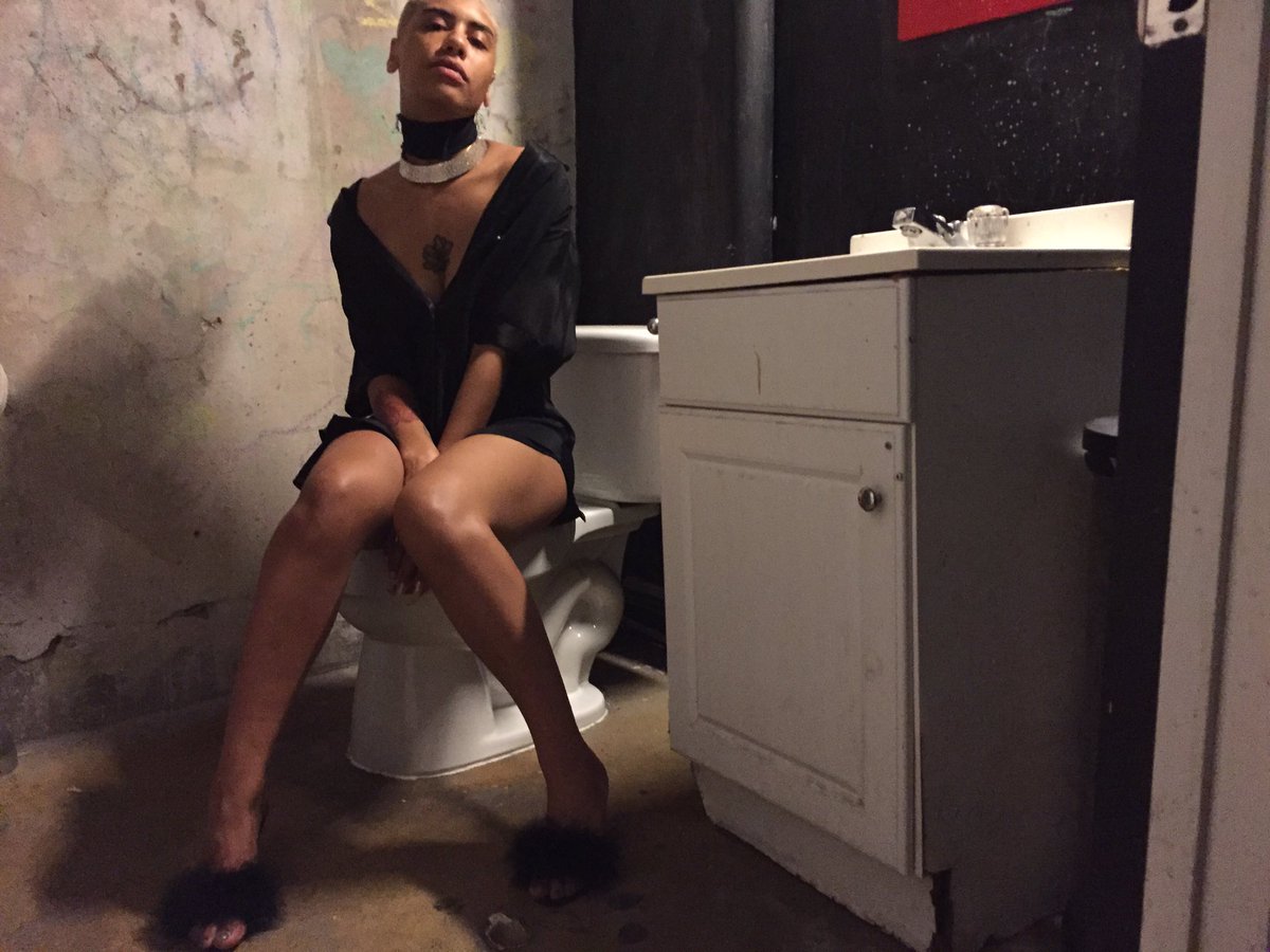 honeyloxx tweet picture