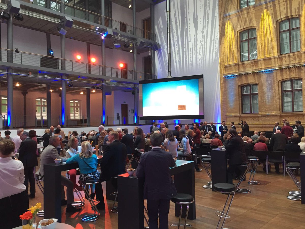 jungvornweg's tweet photo. Die Gruppe #talent2016 ist jetzt beim #Bildungsmedienpreis in der Hauptstadtrepräsentanz angekommen 🎉 https://t.co/uVgmtRh1RG