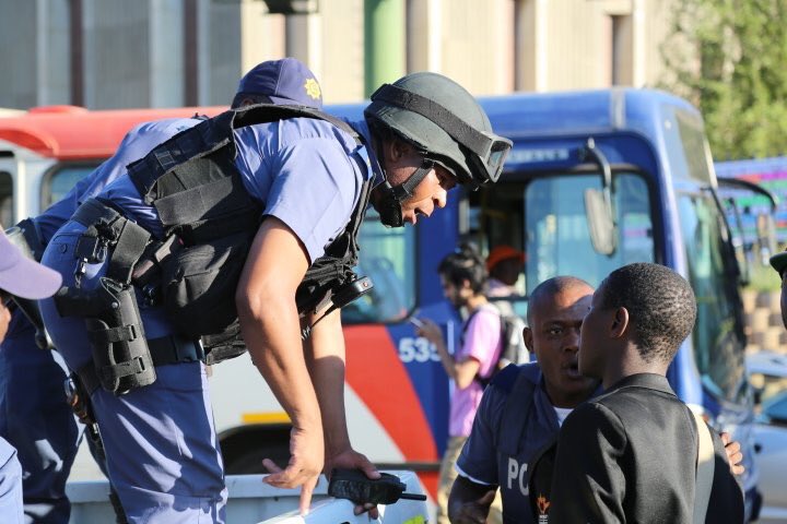 SocialSA_'s tweet photo. Beautifully captured! #UJ Students peacefully communicate with police as they made their way to Doornfontein Campus. 📸 via @nzimandebafana https://t.co/35G8RQikUm