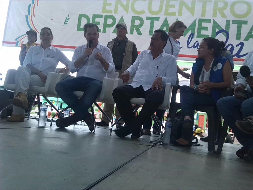 PlataformaEICOS's tweet photo. Nuestra Lideresa Viviana palacios participando en el Foro por Paz en Vistahermosa @PlataformaEICOS  #MujeresSialaPaz https://t.co/Vwq3EUiG4A