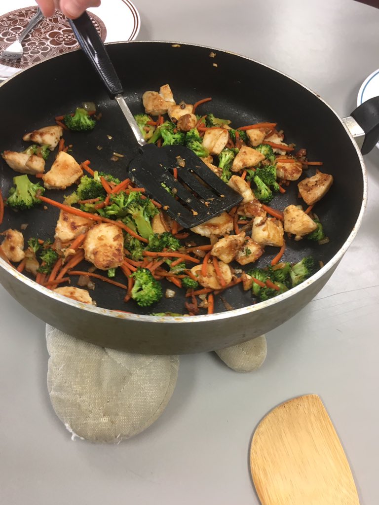 PHScullinary's tweet image. Wow this chicken stir fry is the bomb.🐔