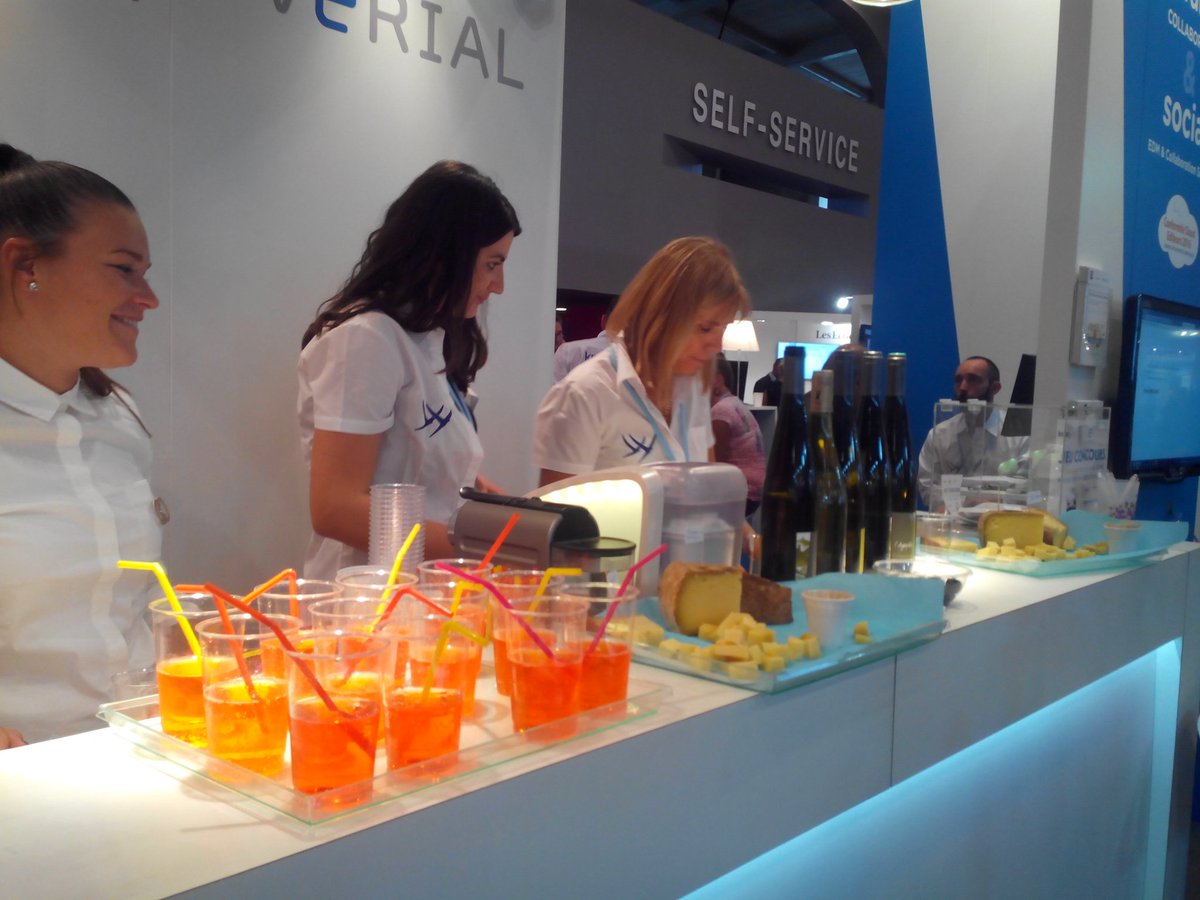 KnowingsSA's tweet photo. moments de convivialité ! #congresoec https://t.co/BtLCajcOlL