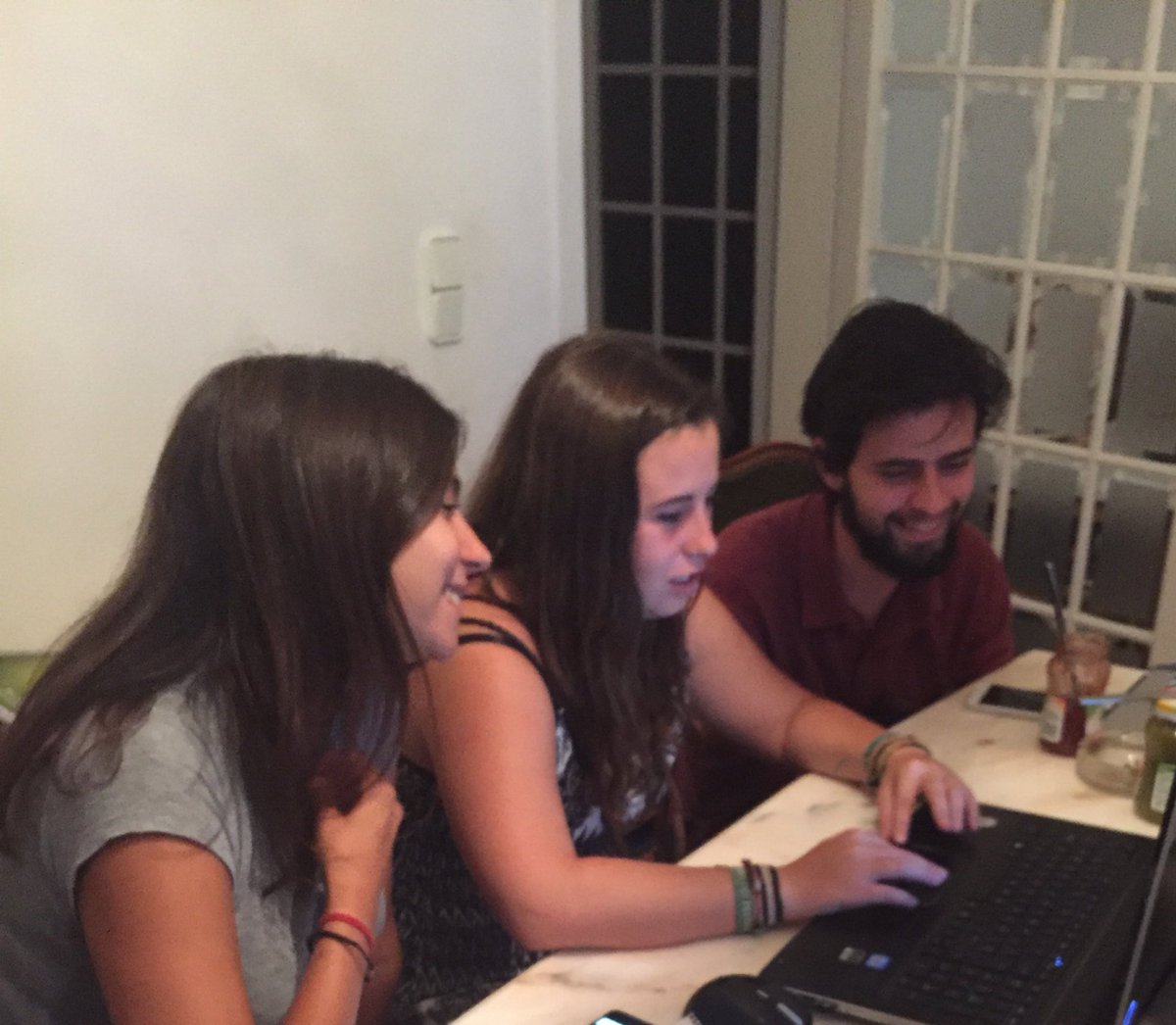 Ja estem treballant en l'actualització del web de l'Esplai! Estigueu atentes! esplaiilargia.com