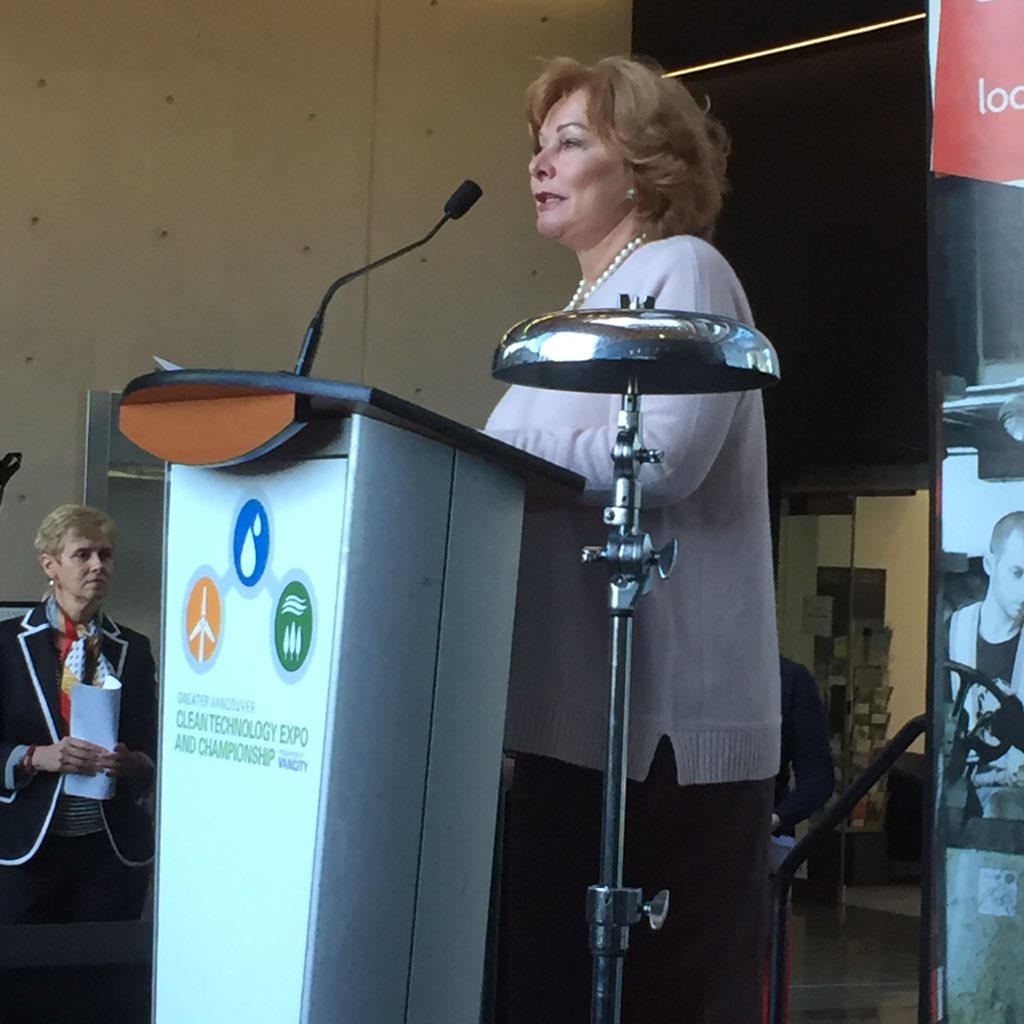 CanadaCleanPNW's tweet photo. City of Surrey Mayor Linda Heppner opens #cleantechchamp event. Highlights @Element8Angels participation #cascadiaclean https://t.co/mLqmEuovwM